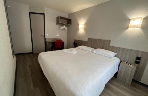 Figeac Hotel | Budget-Friendly Hotel Le Foireail with Pet-Friendly Options