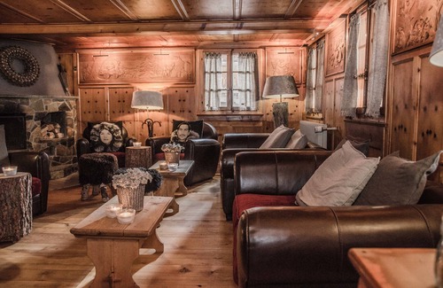 St. Luc Hotel | Highly Rated Hotel Le Grand Chalet Favre with Family Amenities