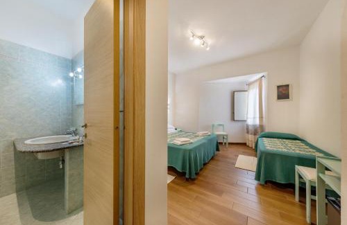 San Teodoro City Centre Hotel | Relax at Hotel Le Mimose: Oceanfront Bliss Awaits You