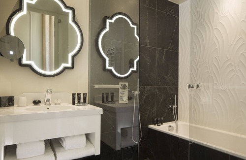 Quartier des Invalides Hotel | Experience Elegance at Hotel Le Narcisse Blanc & Spa