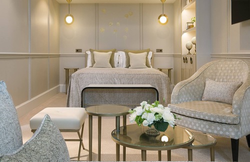 Quartier des Invalides Hotel | Experience Elegance at Hotel Le Narcisse Blanc & Spa