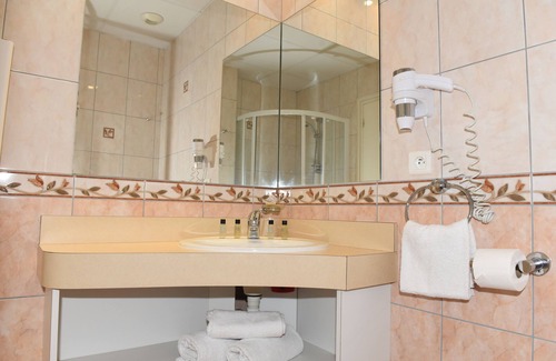 Bagnoles-de-l'Orne Hotel | Relax at Hotel Le Normandie Spa with Family-Friendly Perks