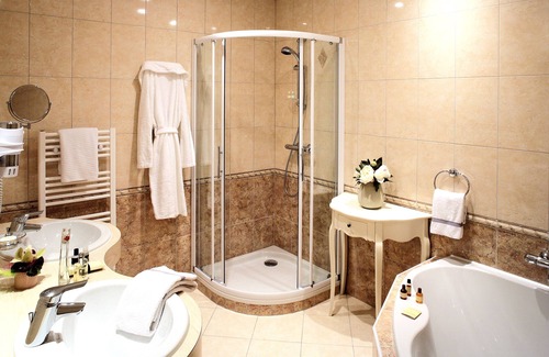 Bagnoles-de-l'Orne Hotel | Relax at Hotel Le Normandie Spa with Family-Friendly Perks