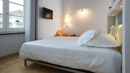 Genoa Historical Centre Hotel | Pet-Friendly Hotel Le Nuvole: Top-Rated Stay with Dining