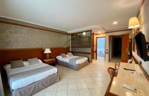 Laura Hotel | Discover Hotel Le Palme: 4-Star Oceanfront Retreat