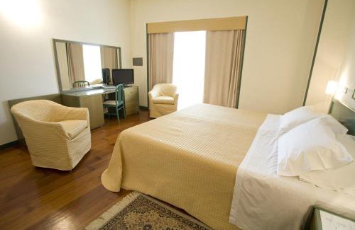 Milano Marittima Hotel | Oceanfront Bliss at Hotel Le Palme - 4-Star Resort Escape