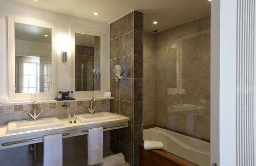 Pinarellu Hotel | Discover Hotel Le Pinarello: 4-Star Ocean View Retreat