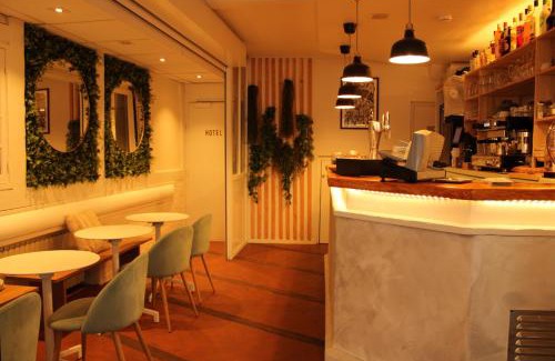 Bayonne Hotel | Pet-Friendly Retreat at Hotel Le Port Neuf - 8.2/10 Rating