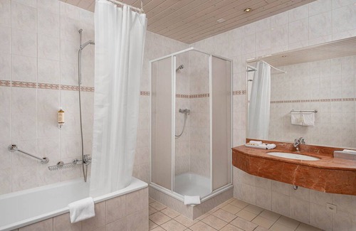 Nyon Hotel | Elegant Hotel Le Rive: 4-Star Comfort with Spa & Dining