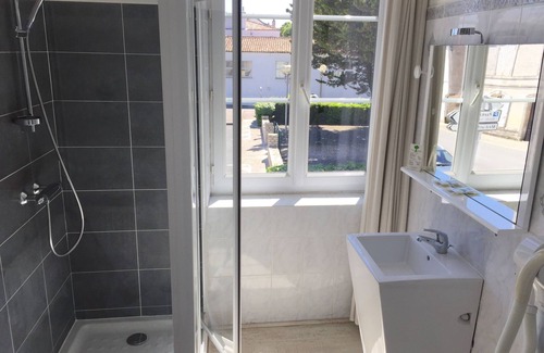 Saint-Pierre-d'Oleron Hotel | Discover Hotel Le Square: Ocean View & Spa Retreat