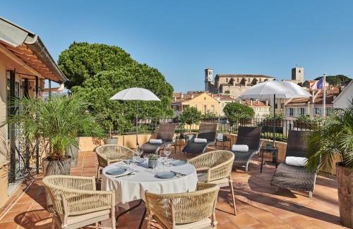 Cannes Old Town Hotel | Elegant Hotel Le Suquet Cannes with Oceanfront Pool Access