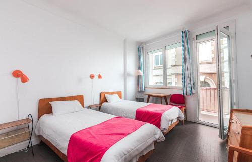 Royan Hotel | Relax at Hotel Le Trident Thyrsé with Ocean Views & Breakfast