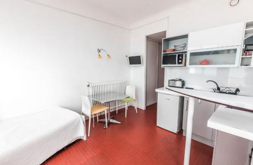 Royan Hotel | Relax at Hotel Le Trident Thyrsé with Ocean Views & Breakfast