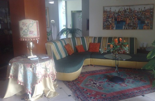 Capannori Hotel | Discover Hotel Le Ville: Family-Friendly with Great Amenities