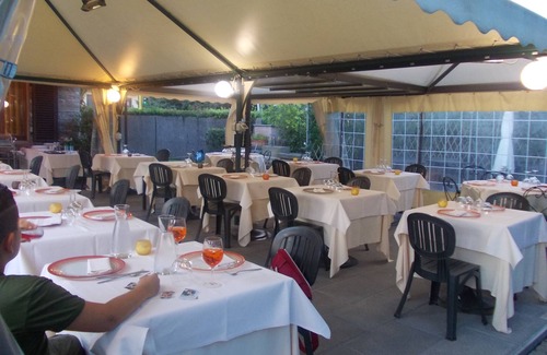 Capannori Hotel | Discover Hotel Le Ville: Family-Friendly with Great Amenities