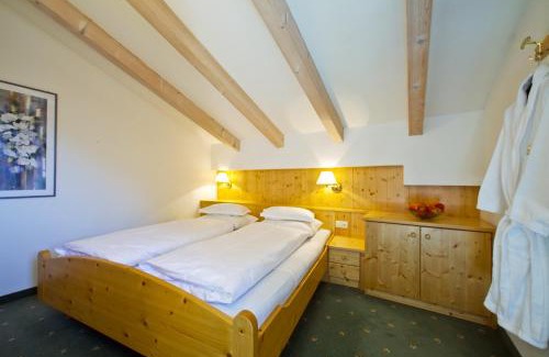 Tirolo Hotel | Discover Hotel Lechner: Oceanfront Oasis with Spa & Pool