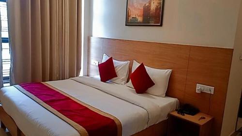 Sector 62 Hotel | Comfortable Hotel Lemon Suites & Banquet in Noida Sector 62