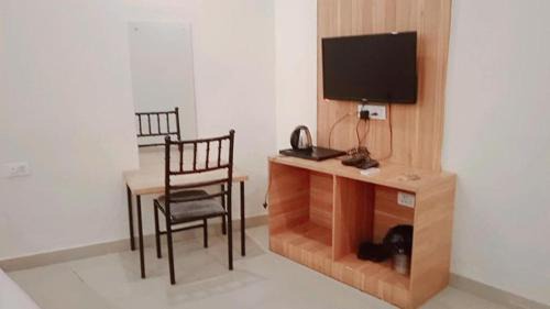 Sector 62 Hotel | Comfortable Hotel Lemon Suites & Banquet in Noida Sector 62