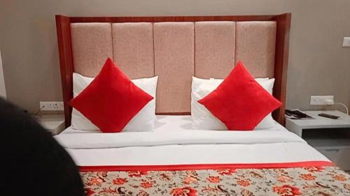Sector 62 Hotel | Comfortable Hotel Lemon Suites & Banquet in Noida Sector 62