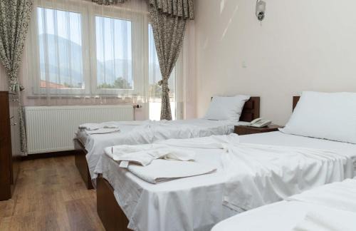 Pejë Hotel | Budget-Friendly Hotel Leo with Breakfast & Hot Tub