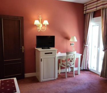 Soria Hotel | Discover Hotel Leonor Mirón: 4-Star Retreat with Hot Tub