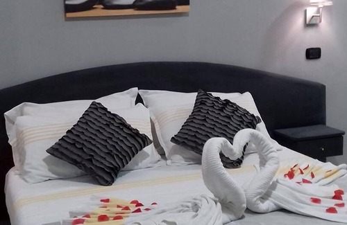 Licola Mare Hotel | Comfortable Stay at Hotel LePinède with Pool & Spa