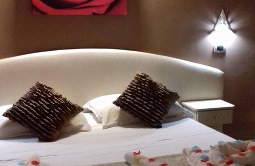 Licola Mare Hotel | Comfortable Stay at Hotel LePinède with Pool & Spa