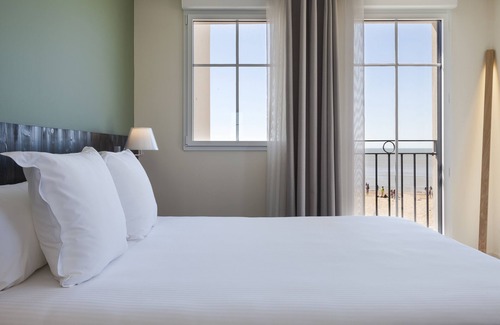 Quartier du Casino Hotel | Relax at Hotel Les Flots - Chatelaillon Plage, Rated 9.2/10