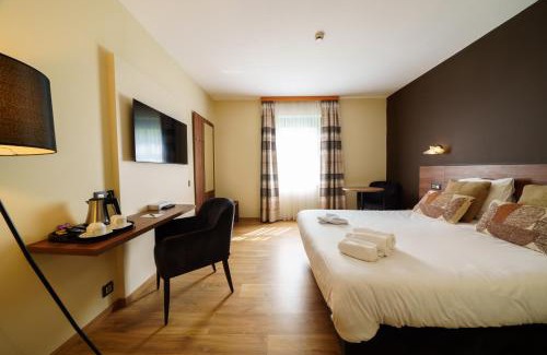 Anhée Hotel | Experience Hotel Les Jardins De La Molignée with Spa & Ocean View