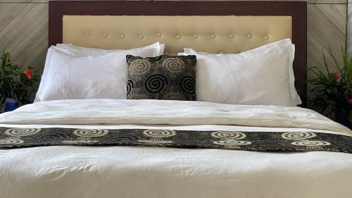 Kribi Hotel | Inviting Hotel les Polygones Kribi with Pool & Ocean Views