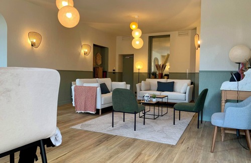 Guerande Hotel | Welcoming Hotel les Quatre Saisons: Family-Friendly Retreat