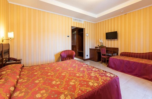 Bolsena Hotel | Elegant Hotel Lido: Beachfront Bliss with Ocean Views