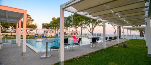 Torre Grande Hotel | Discover Hotel Lido Beach: Oceanfront Escape with Pool
