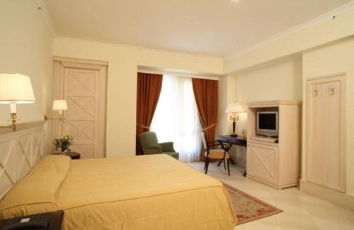 Crotone Hotel | Escape to Hotel Lido degli Scogli: Beachfront Bliss Awaits