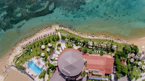 Crotone Hotel | Escape to Hotel Lido degli Scogli: Beachfront Bliss Awaits