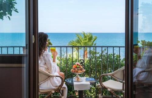 Crotone Hotel | Escape to Hotel Lido degli Scogli: Beachfront Bliss Awaits