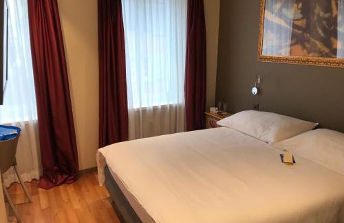 Niederdorf Hotel | Experience Comfort at Hotel Limmatblick with Ocean Views