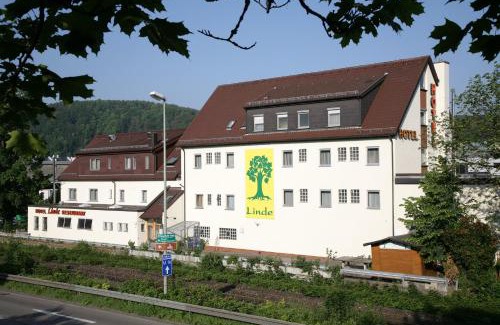 Heidenheim an der Brenz Hotel | Pet-Friendly Hotel Linde with Family Dining Experience