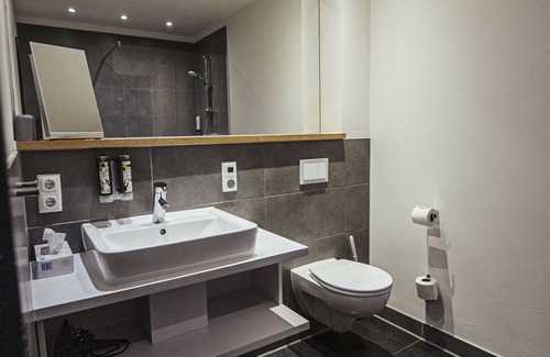 Erkelenz Hotel | Discover Hotel Lindenhof: Family-Friendly with Top Amenities