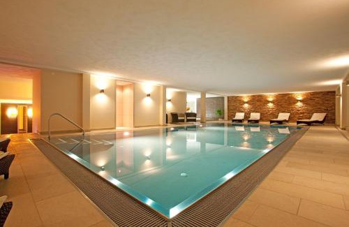 Wasserburg Hotel | Discover Hotel Lipprandt: Oceanfront Haven with Spa Access