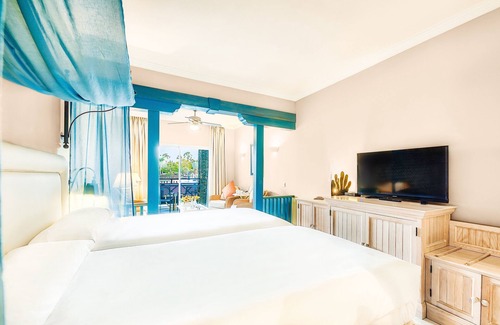 Playa Blanca Hotel | Enjoy 5-Star Comfort at Hotel LIVVO Volcán Lanzarote