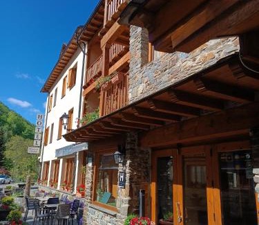 Tavascan Hotel | Discover Hotel Llacs De Cardos: Pet-Friendly Retreat Awaits