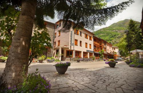 Tavascan Hotel | Discover Hotel Llacs De Cardos: Pet-Friendly Retreat Awaits