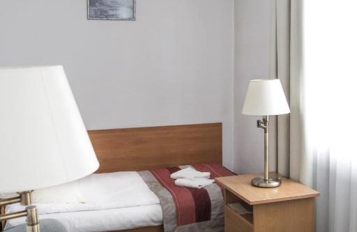 Srodmiescie Hotel | Budget-Friendly Hotel Logos: Pet Friendly & Family Welcoming
