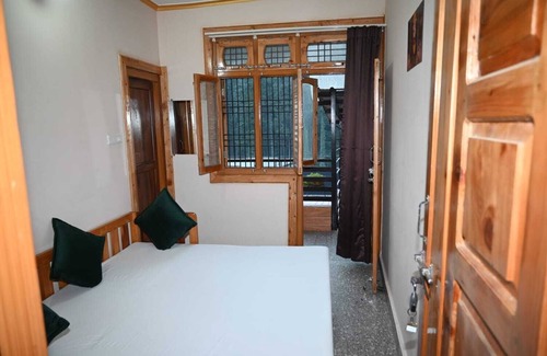 Lohaghat Hotel | Hotel Lohaghat Regency