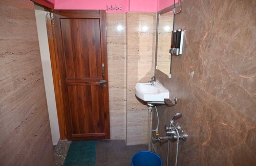 Lohaghat Hotel | Hotel Lohaghat Regency