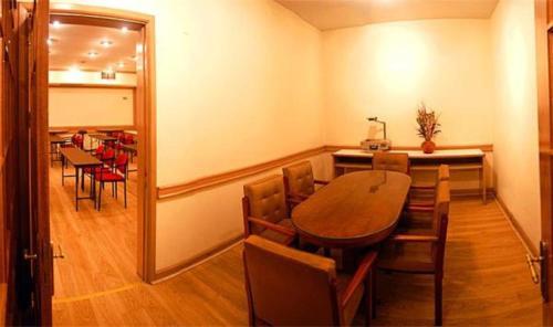 Centro Hotel | Discover Hotel London Palace: Family-Friendly with Breakfast