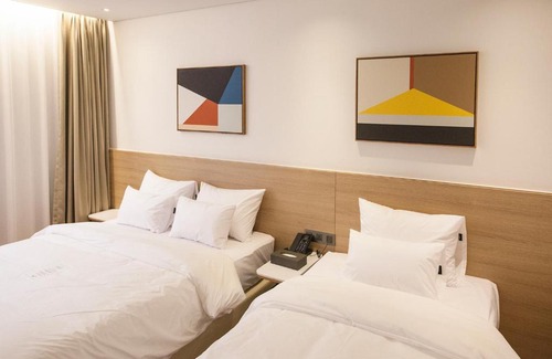 Jinhae Hotel | Discover Hotel Londoner Yongwon: Family-Friendly Comfort
