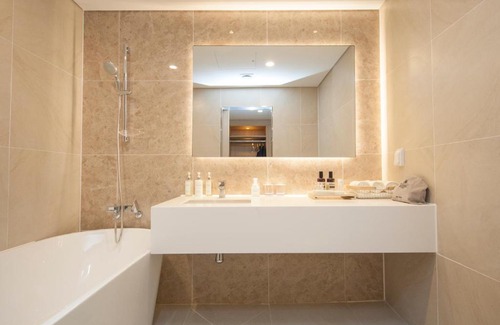 Jinhae Hotel | Discover Hotel Londoner Yongwon: Family-Friendly Comfort