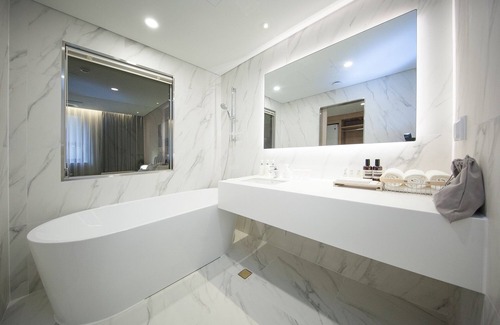 Jinhae Hotel | Top-Rated Hotel Londoner Yongwon with Family-Friendly Amenities